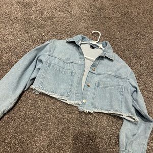 CROPPED JEAN JACKET VERY LIGHTLY WORN